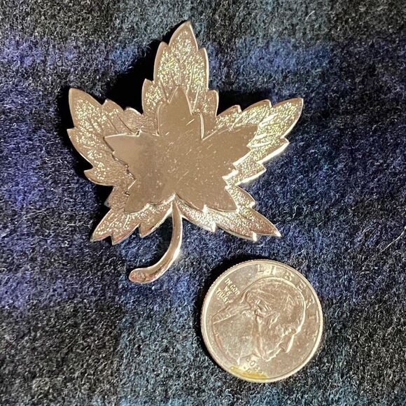 Monet Silver Maple Leaf Pin Brooch - Picture 9 of 10